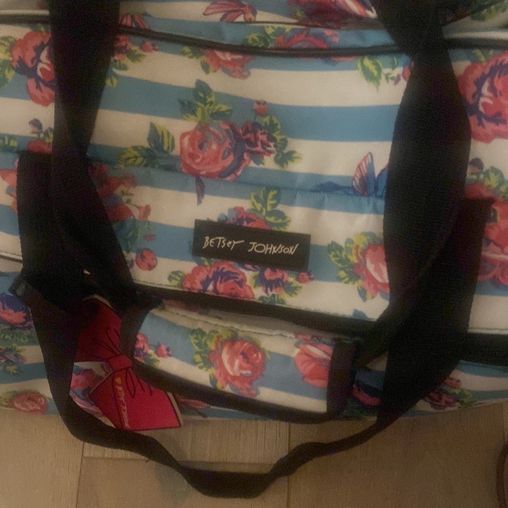 🎀 Airport luggage Betsey Johnson Weekender Roller Carry on Pink Floral Travel - Picture 2 of 9